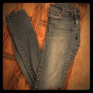 Delia’s Taylor 36 inseam jeans